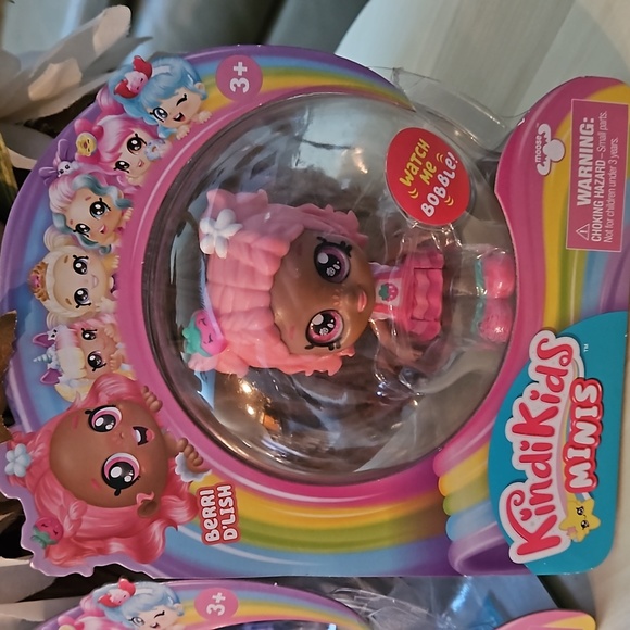 KindiKids  🦊 Minis set of 2 Flora Flutters & Berry D'Lish Poseable Bobble Heads - Picture 3 of 7